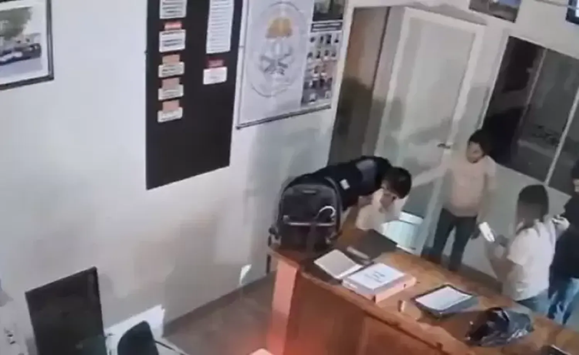 Un bombero le salvó la vida a una beba de 20 días que se estaba ahogando