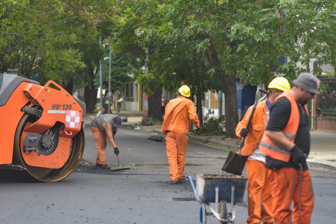 El plan de bacheo y repavimentación de la Municipalidad abarcó una decena de localidades