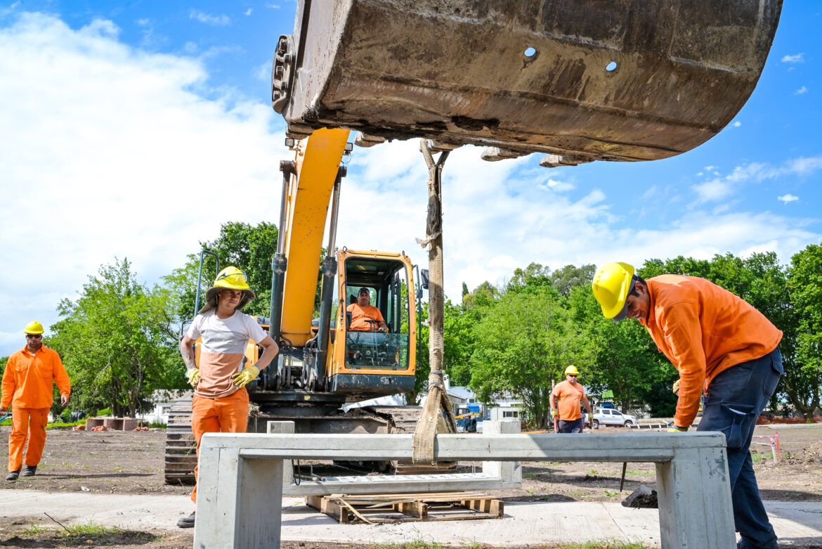 Avanza la construcción de un espacio público y recreativo en Melchor Romero