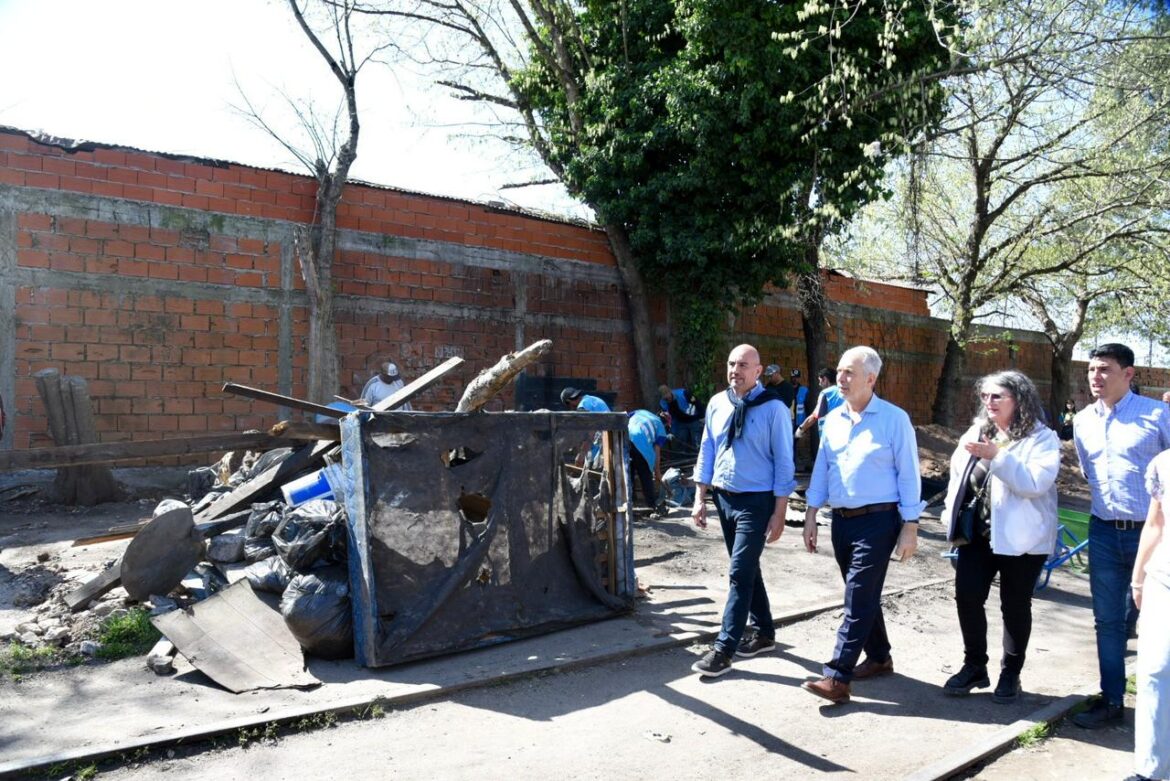 El Municipio y la Provincia completaron la relocalización de las familias que vivían en el barrio «Las Vías» del Bosque