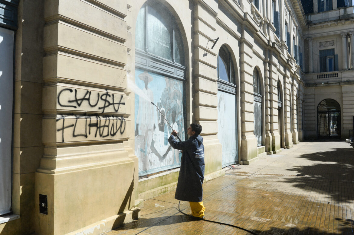 Avanza el programa “Ciudad Limpia” con la recuperación de otro centenar de frentes vandalizados