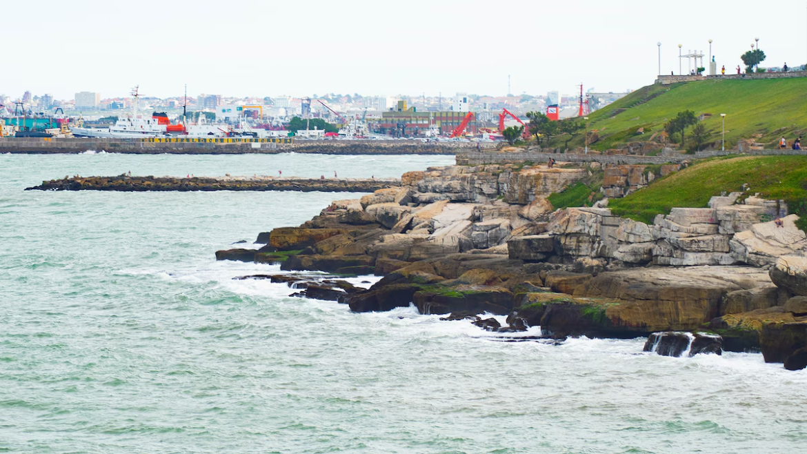 Mar del Plata: Hallaron un cadáver entre las rocas de Playa Chica