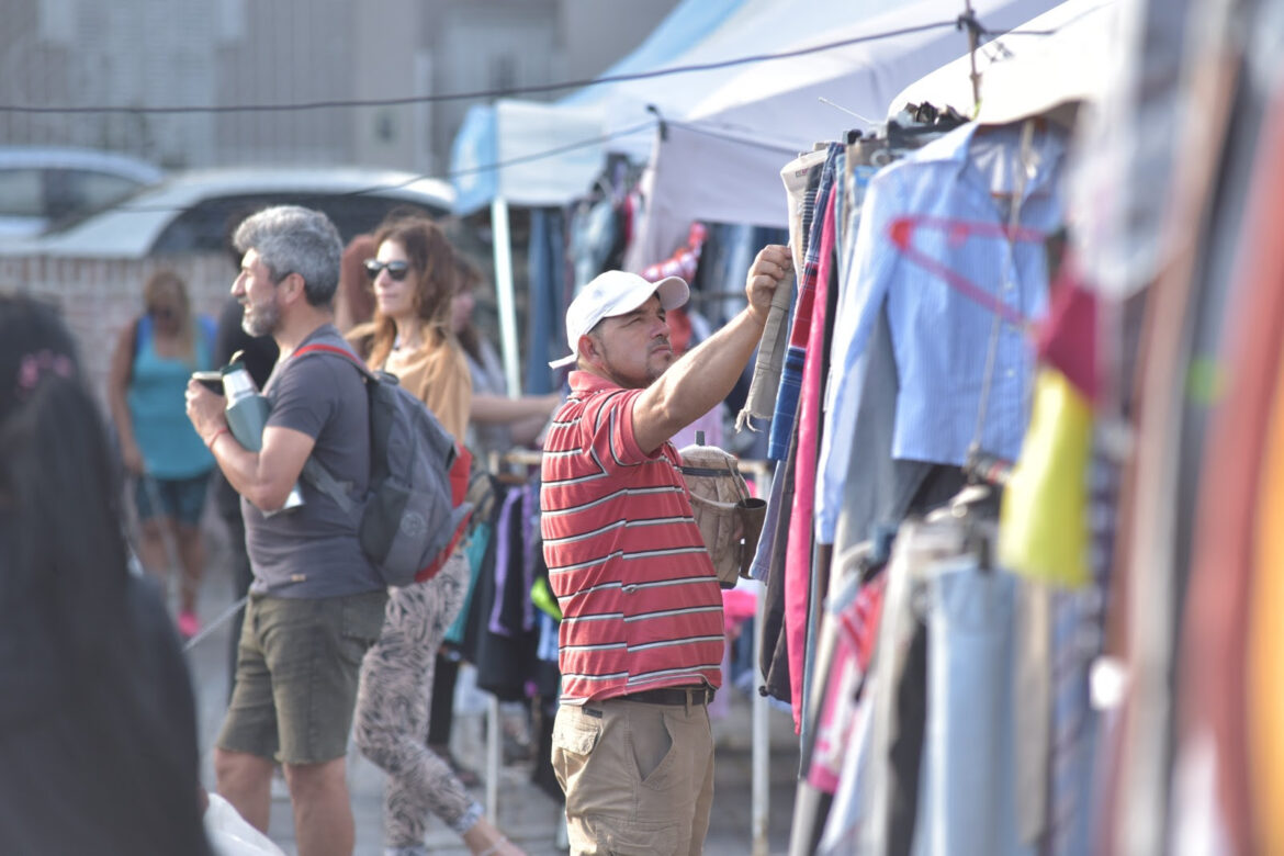 El Paseo de Compras de Meridiano V sigue con más moda circular, folclore y música en vivo