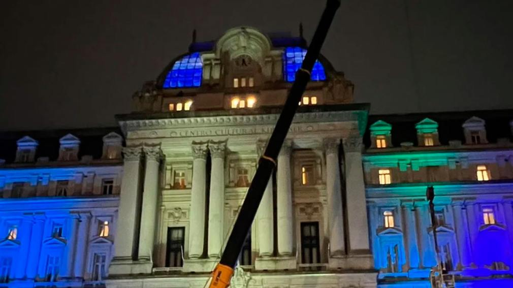 El Gobierno celebró los cambios en la fachada del Palacio Libertad, ex Centro Cultural Kirchner