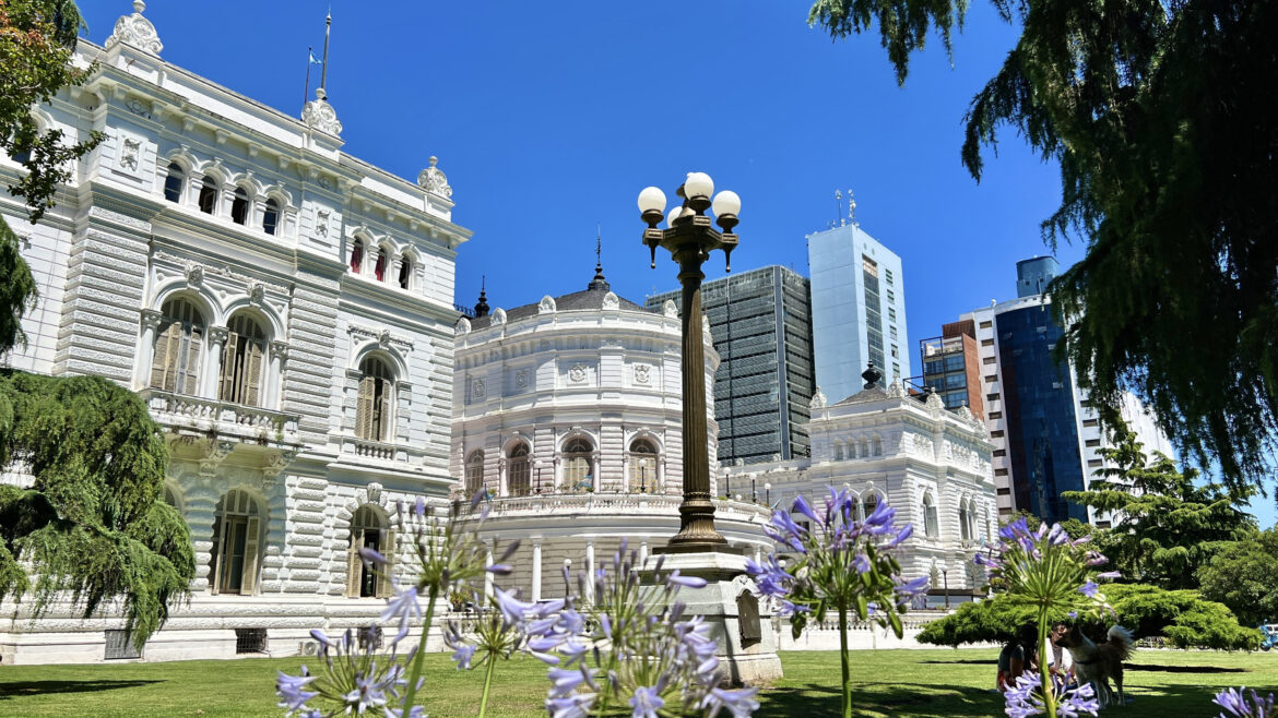 Cómo funcionarán los servicios municipales durante el feriado del lunes
