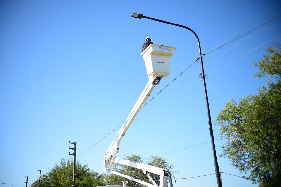 El Municipio refuerza el plan de iluminación y alumbrado público en más barrios de la ciudad