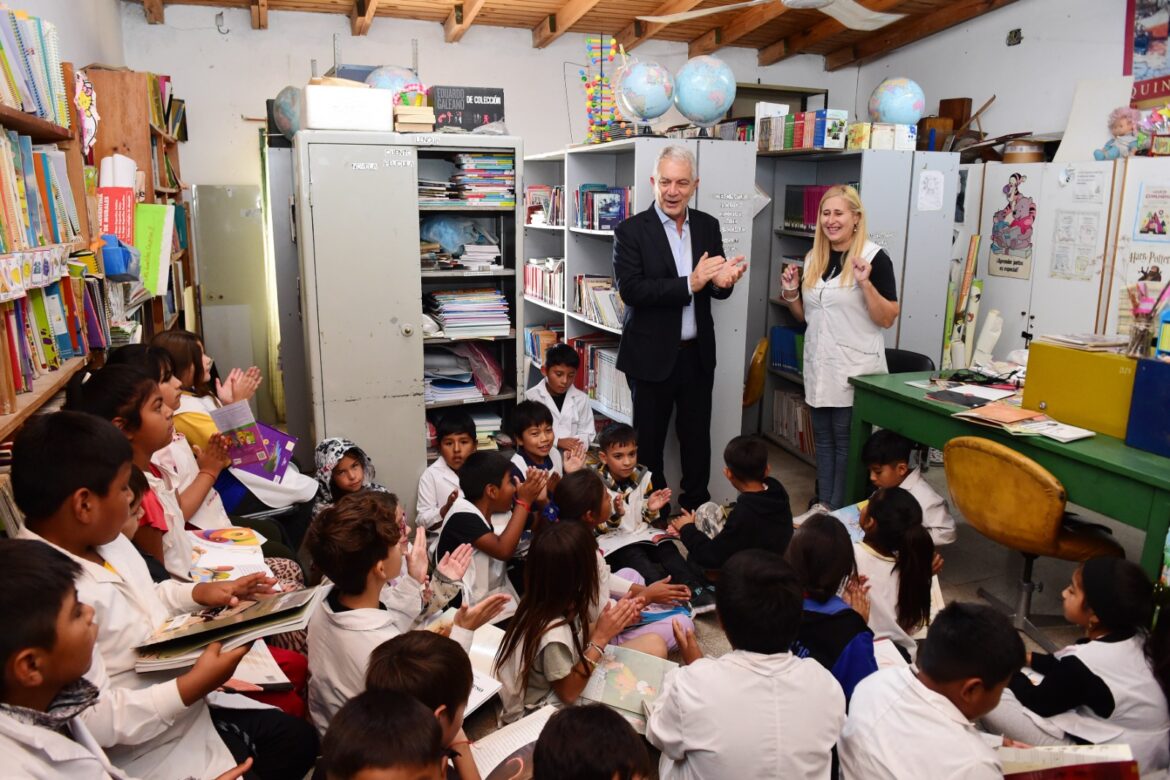 ALAK RECORRIÓ MÁS ESCUELAS DONDE AVANZAN OBRAS DE INFRAESTRUCTURA