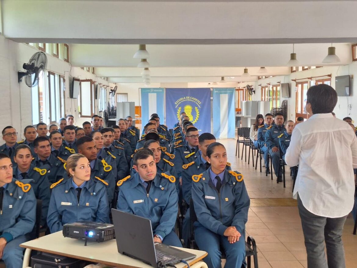 Ciclo 2025: inició el taller de la Fundación Micaela en la Escuela de Cadetes del SPB