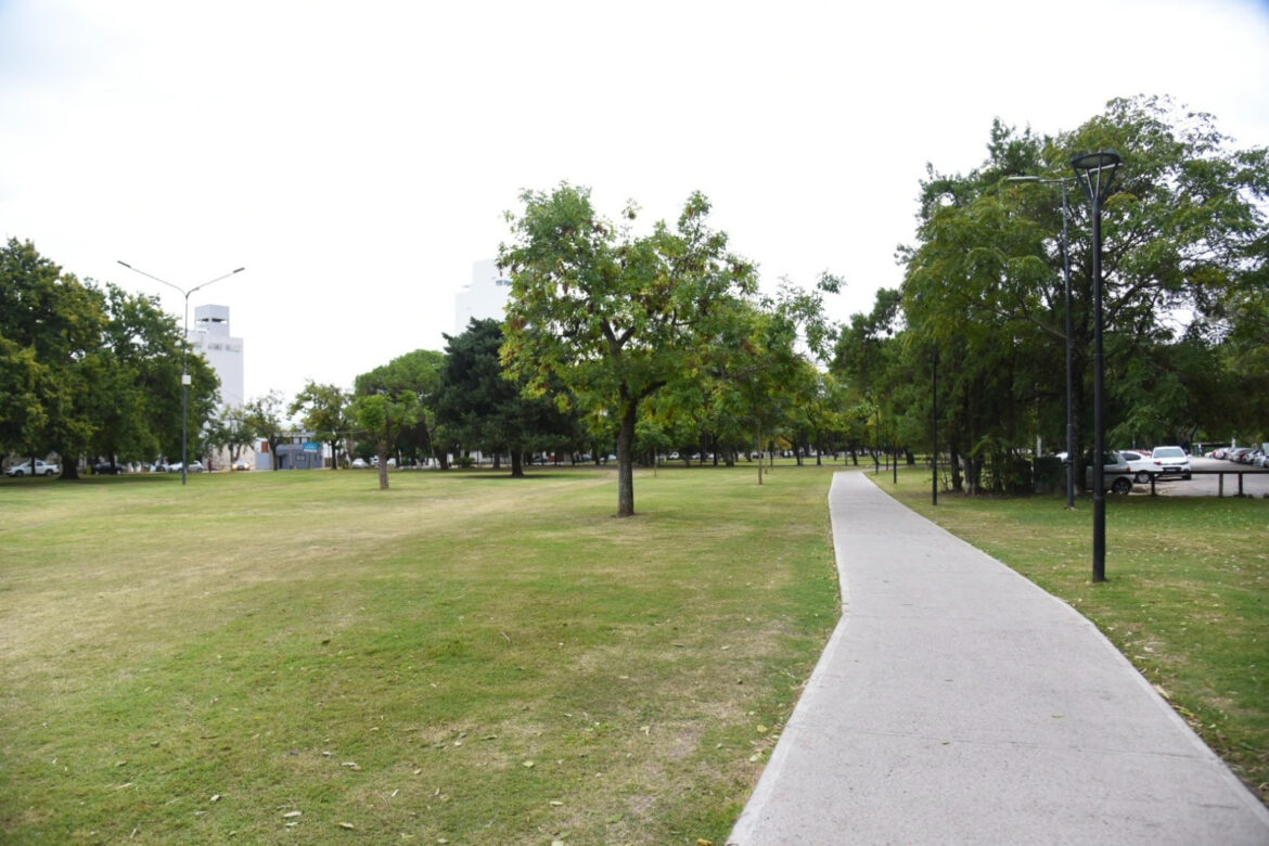 Avanza el programa de recuperación de espacios verdes y jerarquización del eje fundacional