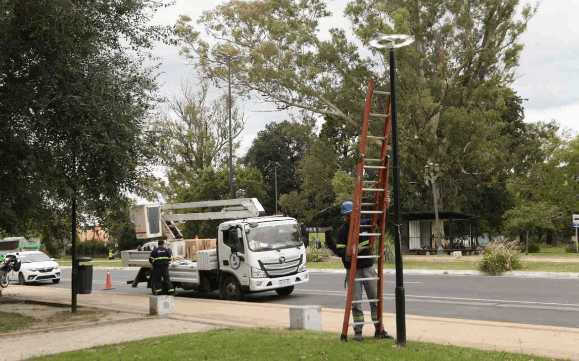 El Plan de Alumbrado alcanzó más barrios de Villa Elisa, Olmos, Gonnet y Romero