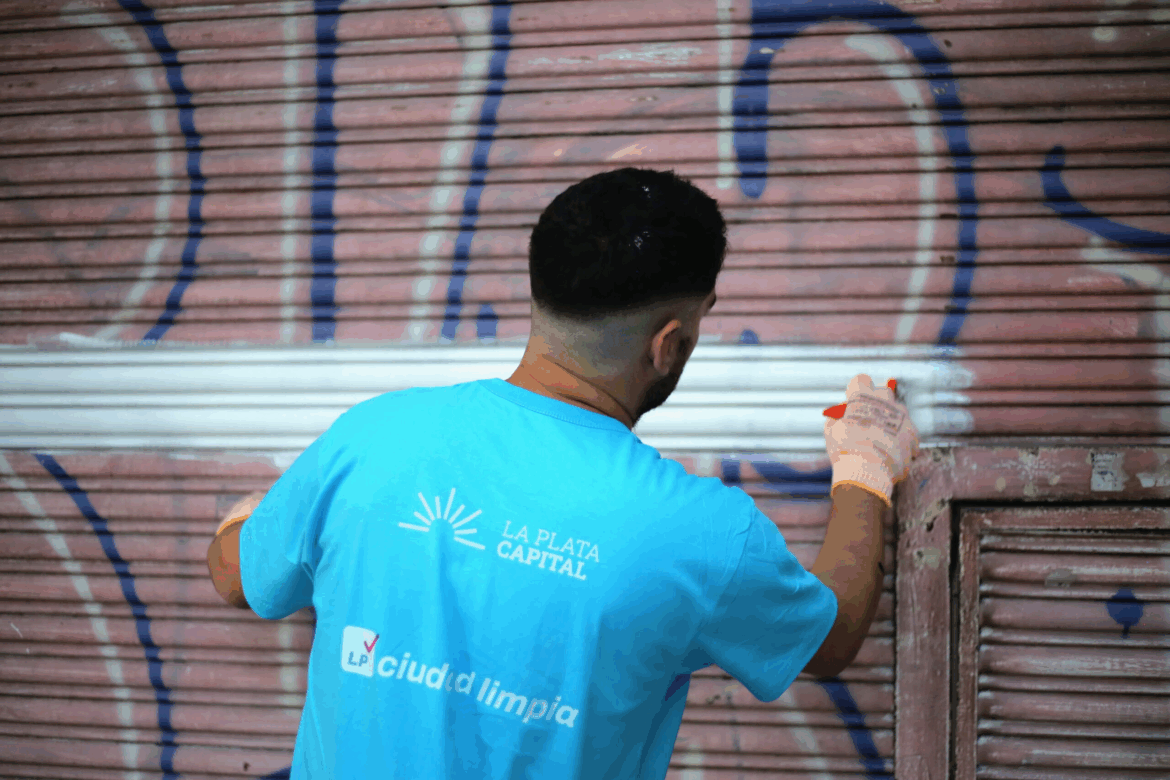 La Municipalidad expande el programa «Ciudad Limpia» con mejoras en plazas, escuelas y puentes