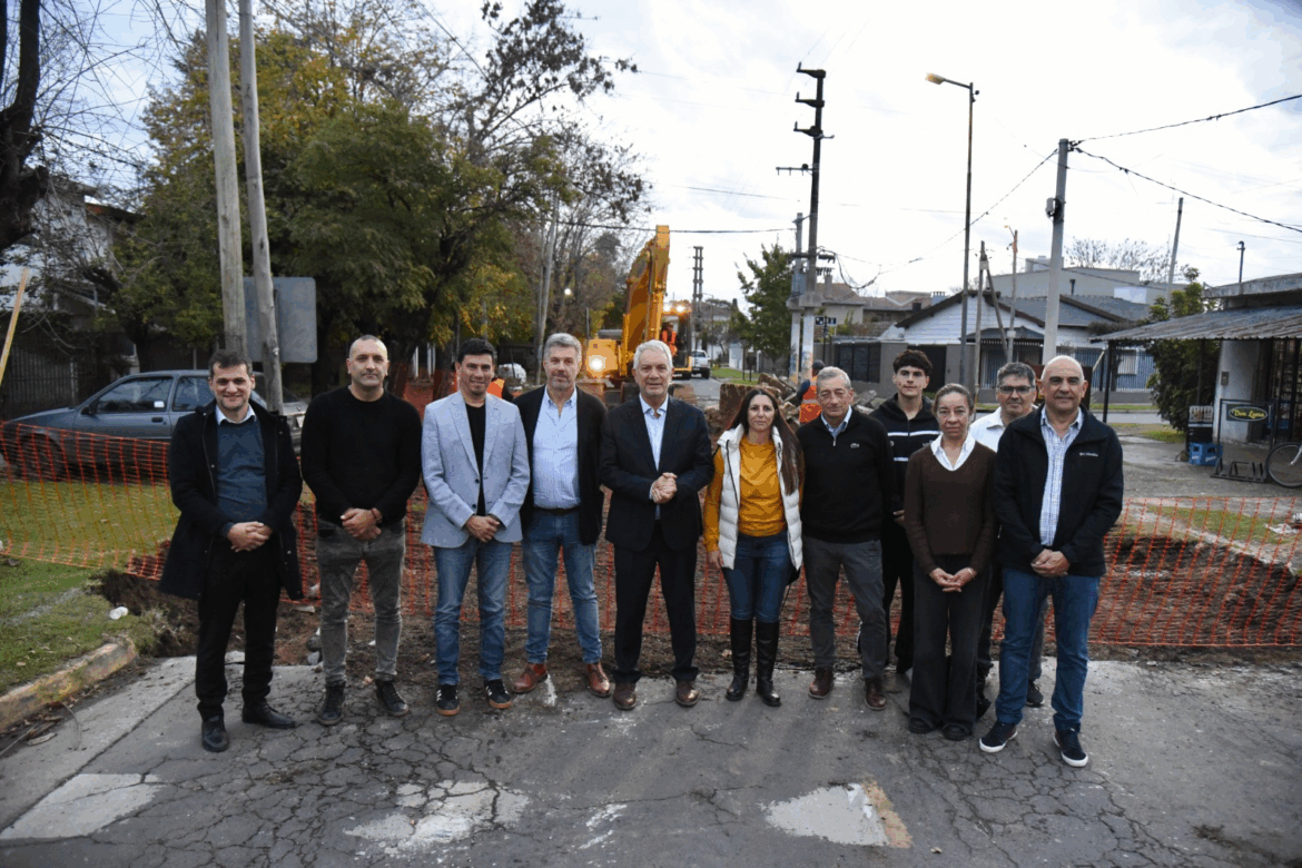Alak inició obras en Villa Elisa con asfalto, iluminación y mejoras en escuelas