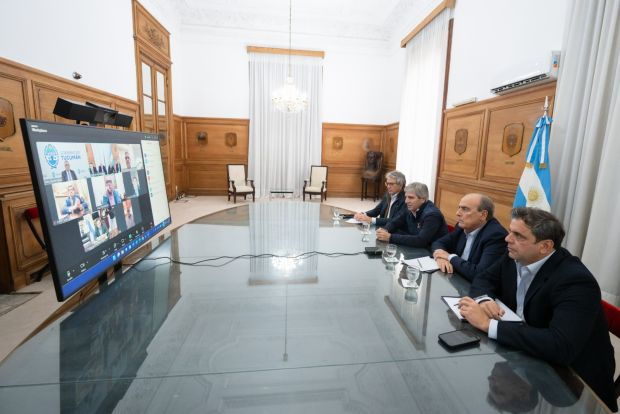 Francos y Caputo se reunieron con gobernadores en busca de apoyo de las provincias para fomentar el uso de los dólares guardados