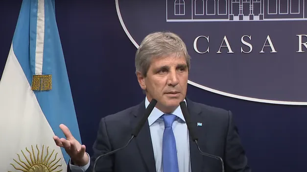 Luis Caputo se sumó otro ataque al periodismo: «Es una profesión que tiende a desaparecer»