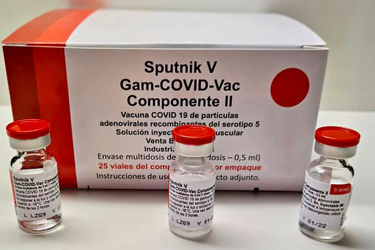 La Anmat clausuró el laboratorio que quiso traer la vacuna Sputnik al país y prohibió todos sus productos por graves irregularidades