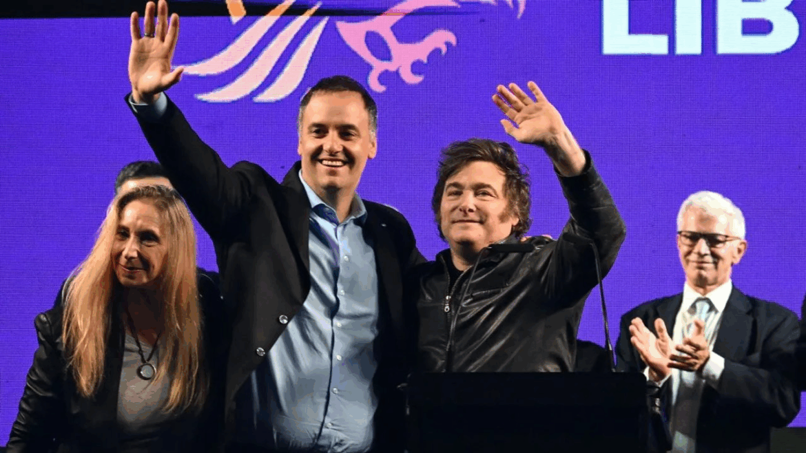 Adorni calificó de “infiltrados” a los que denunciaron pagos en su acto de campaña