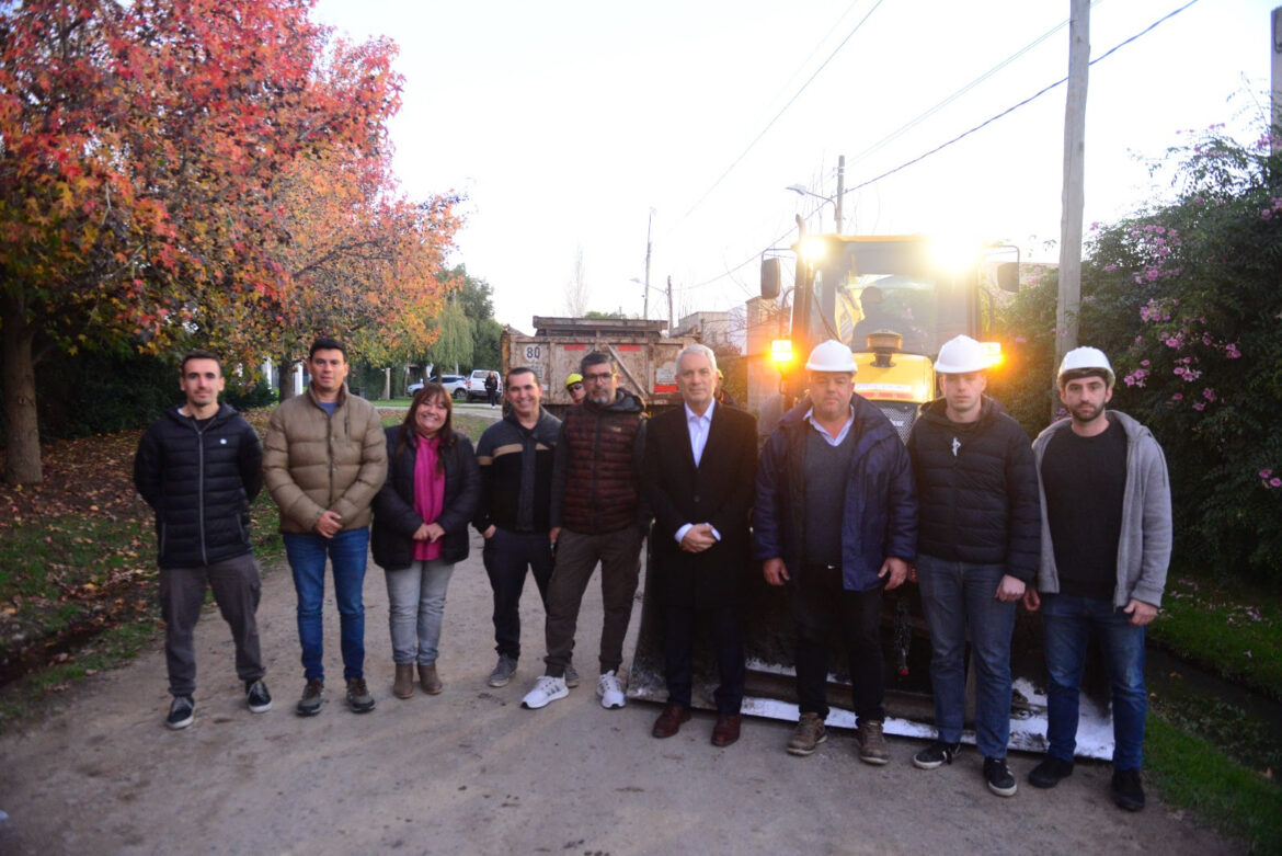 Con trabajos sobre calle 460, Alak inició el plan de obras públicas en City Bell