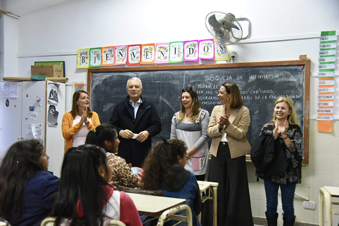 Más de 1.200 estudiantes mejoran su educación tras obras en escuelas de San Lorenzo, Tolosa y Arana