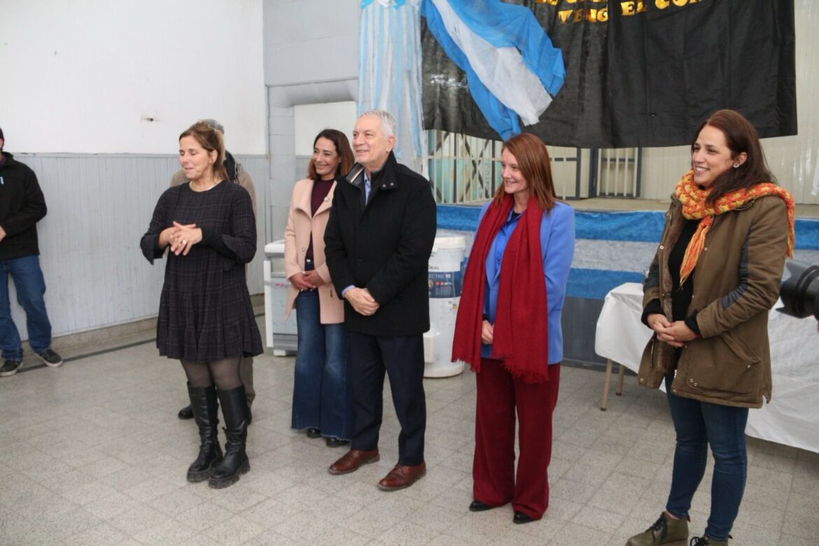 Alak encabezó la entrega de equipamiento para mejorar el servicio alimentario en 23 escuelas y jardines