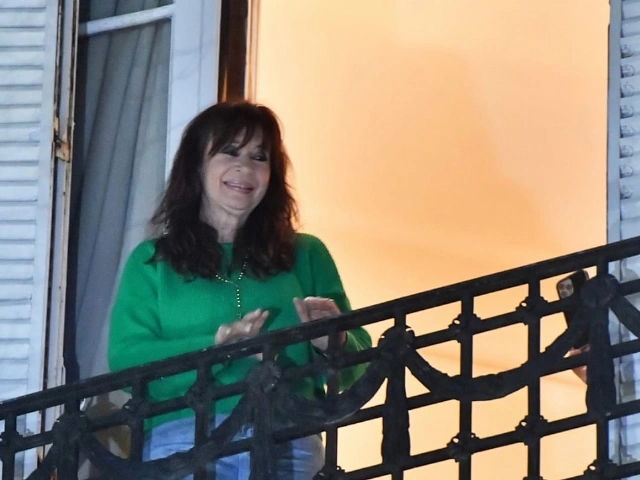 Nuevo reclamo de Cristina le pidió a la Justicia recibir visitas sin autorización oficial