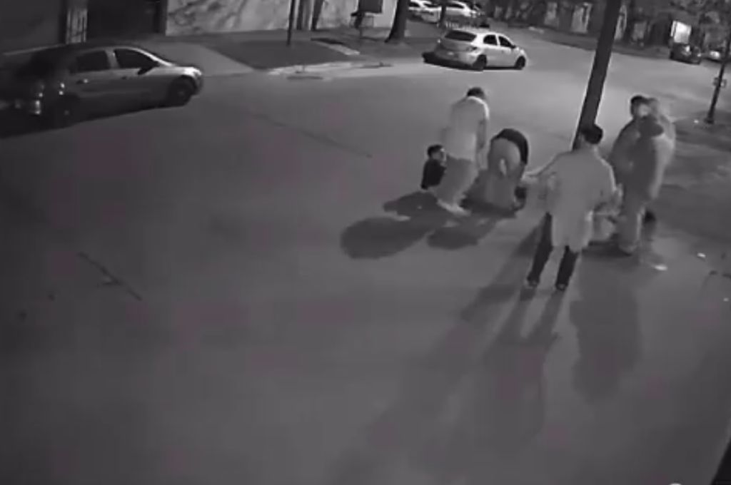 Brutal golpiza en patota a un adolescente a la salida de un boliche