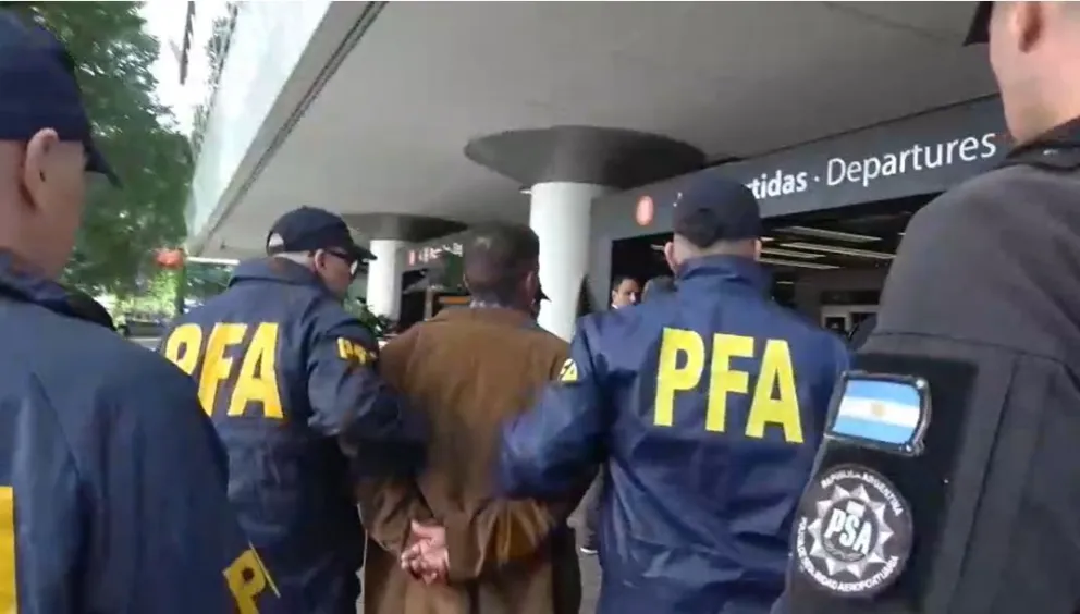 Expulsan del país a cinco extranjeros por delitos penales