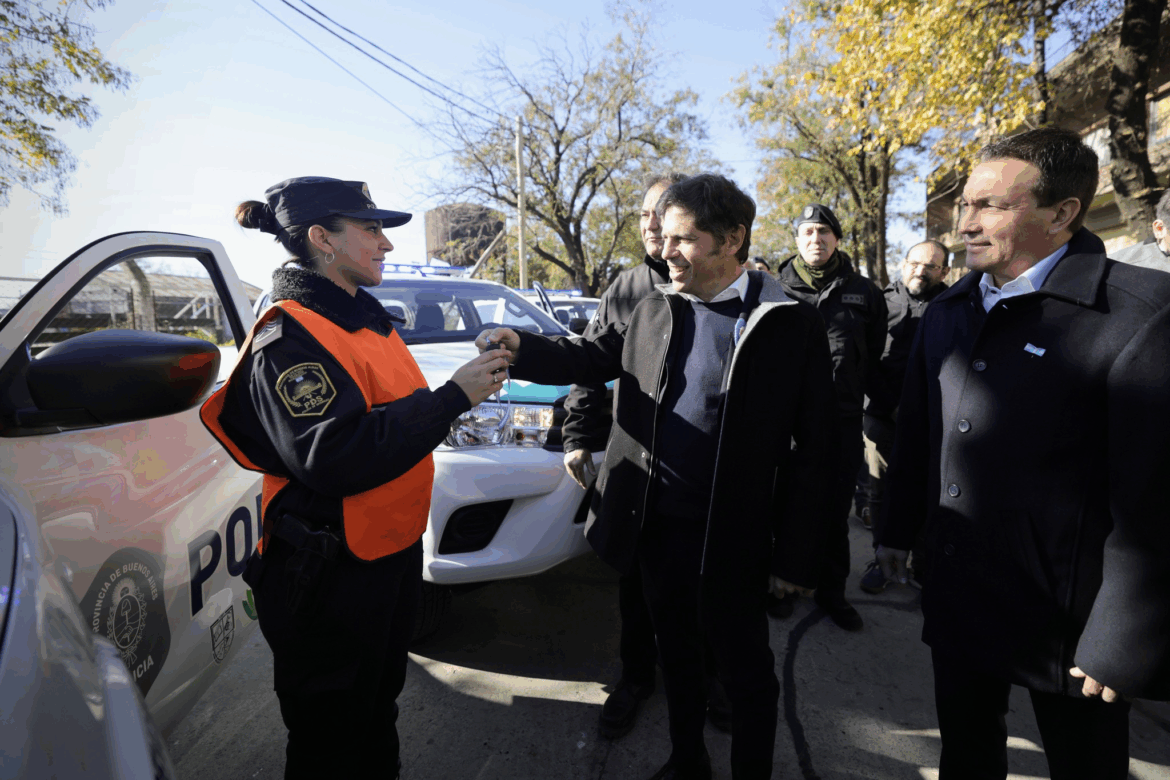 Kicillof entregó patrulleros y motos para fortalecer la seguridad en Florencio Varela