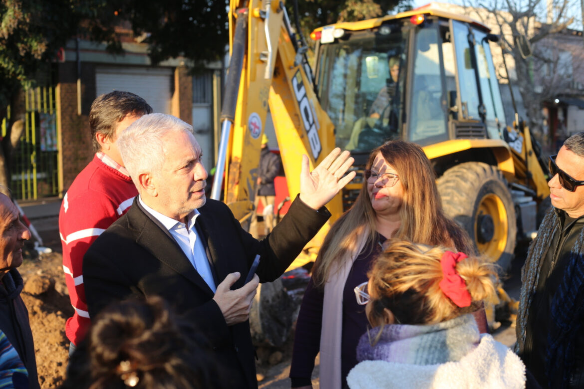Con asfalto, iluminación e hidráulica, Alak inició obras estructurales en Olmos