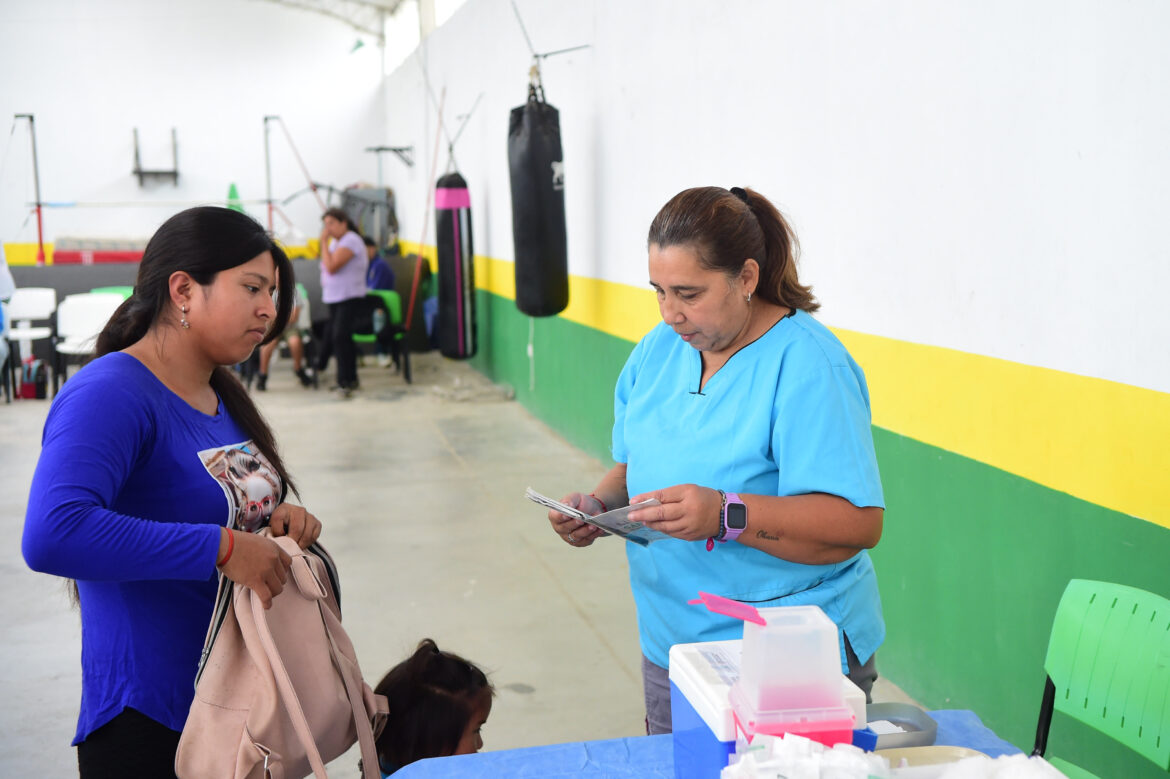 Realizaron nuevos operativos gratuitos de salud y prevención en distintos barrios de La Plata