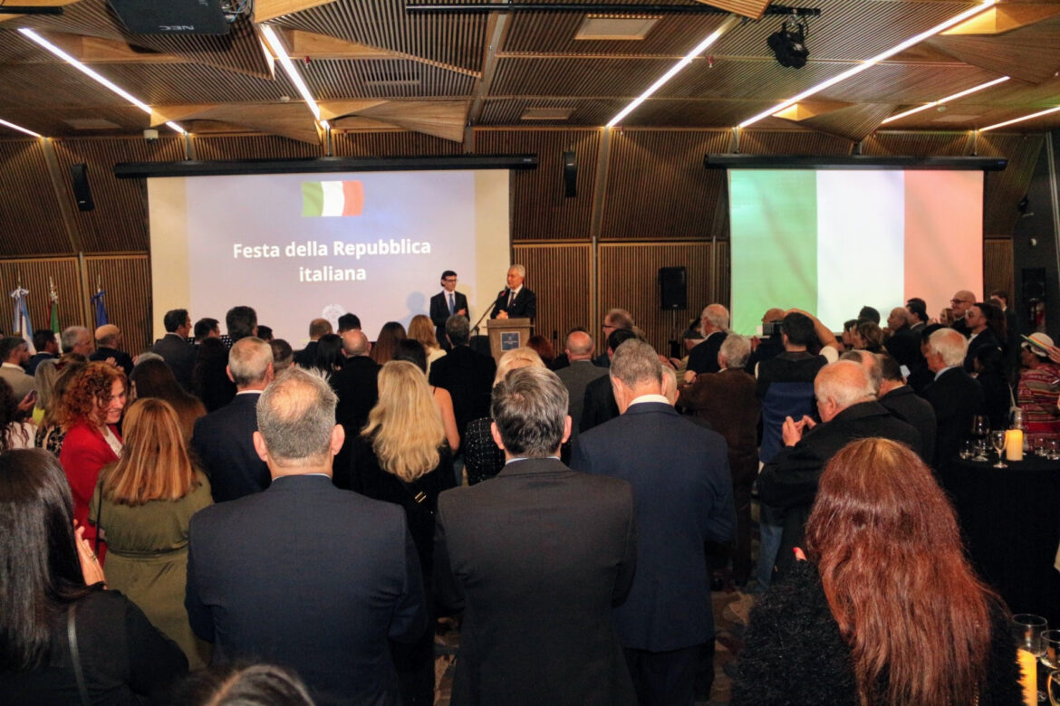 Alak acompañó la conmemoración oficial por el 79° aniversario de la República Italiana