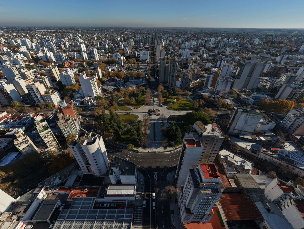 La ciudad celebra la nueva Plaza Italia con un show musical