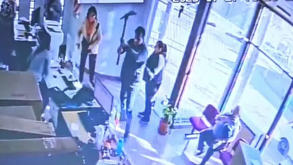 Un hombre destrozó una oficina de la Empresa de Energía de la provincia de Santa Fe