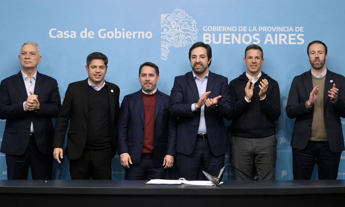 Kicillof entregó equipamiento informático para hospitales provinciales y municipales