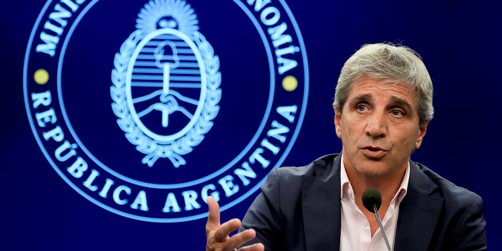 Caputo retira pesos del sistema y frena presiones cambiarias con una licitación clave