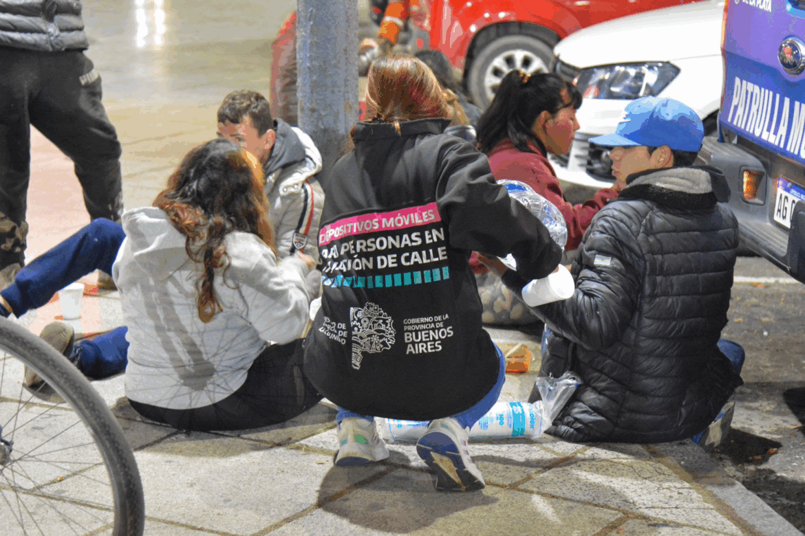 Provincia intensifica la asistencia a personas en situación de calle por el frío