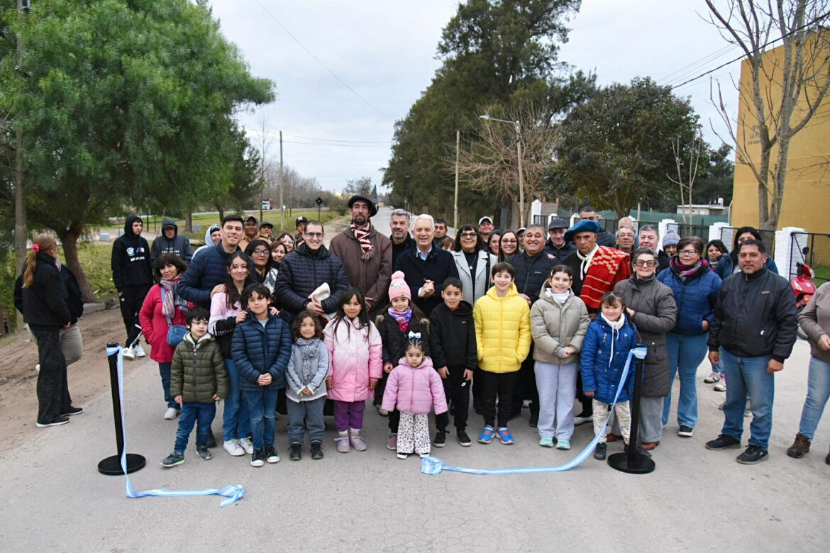 Alak inauguró obras en Etcheverry que mejoran la infraestructura y el acceso a la Escuela N° 61
