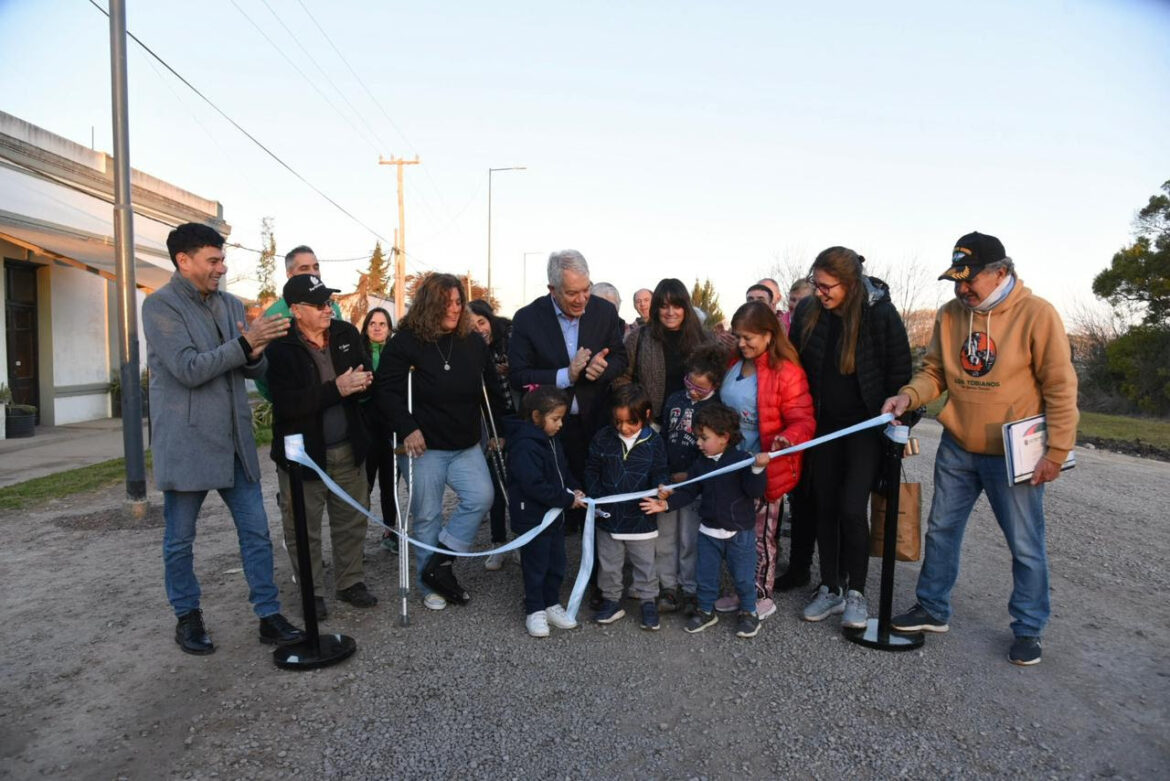 Alak inauguró una obra histórica en Correas y anunció la inminente licitación de su primera secundaria
