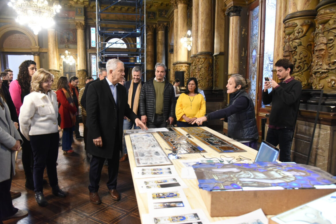 Avanza la histórica restauración del Salón Dorado para conservar un símbolo del patrimonio platense