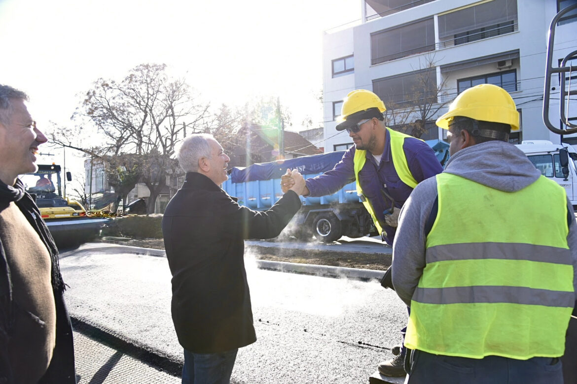 Alak dio inicio al asfaltado de diagonal 74, una vía estratégica de ingreso a la ciudad