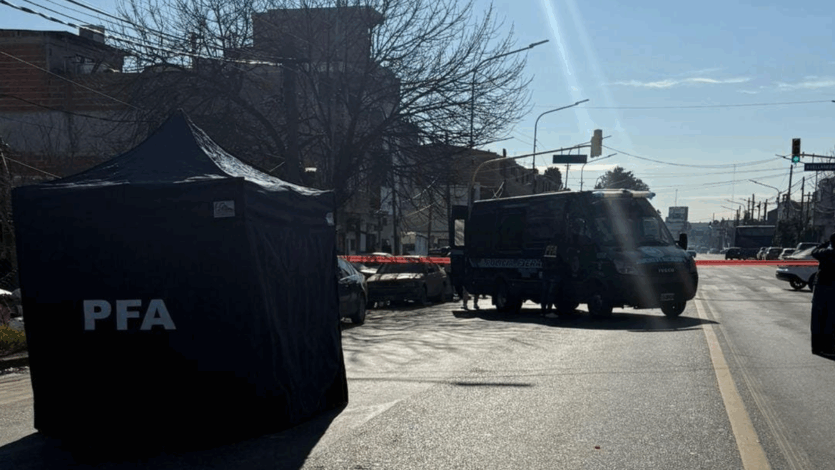 Un policía abatió a un delincuente que intentó robar a un taxista