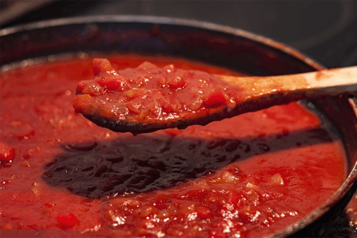 La ANMAT recomendó no consumir tomate triturado de una reconocida marca por posible contaminación con gusanos