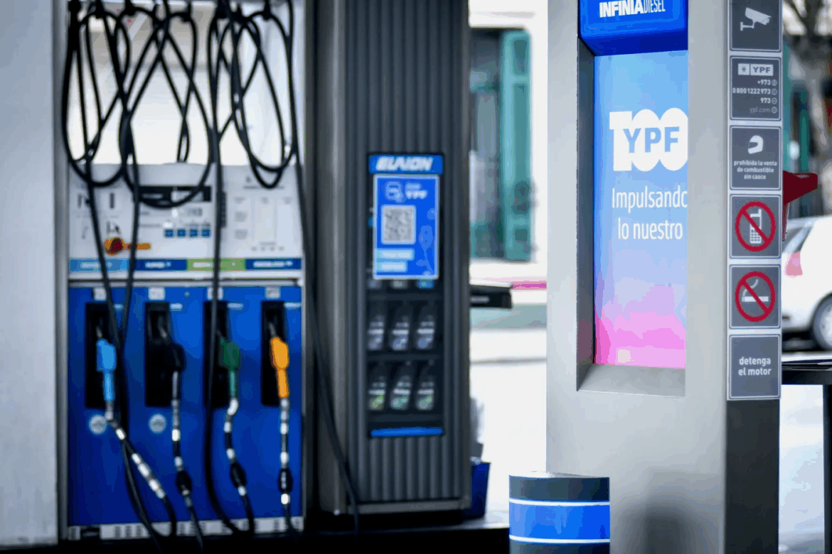 YPF amplía los descuentos para quienes carguen combustible de madrugada