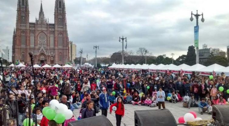 La Plaza Moreno vivirá un fin de semana a puro festejo con el Festival de Folklore y el Día del Niño