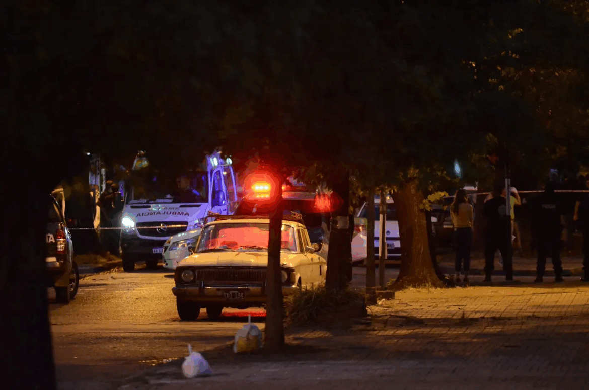 Un hombre golpeó brutalmente a su ex y prendió fuego la casa con ella adentro