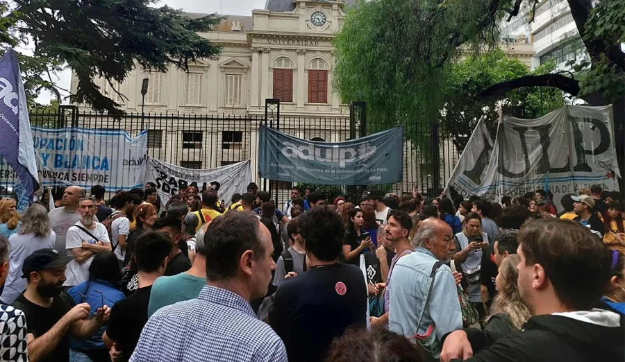 El Gobierno nacional anunció un aumento salarial del 7,5% para docentes y no docentes de las universidades públicas