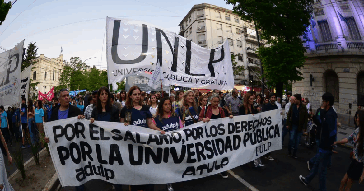 Tras el paro, docentes universitarios evalúan nuevas medidas por el bajo aumento