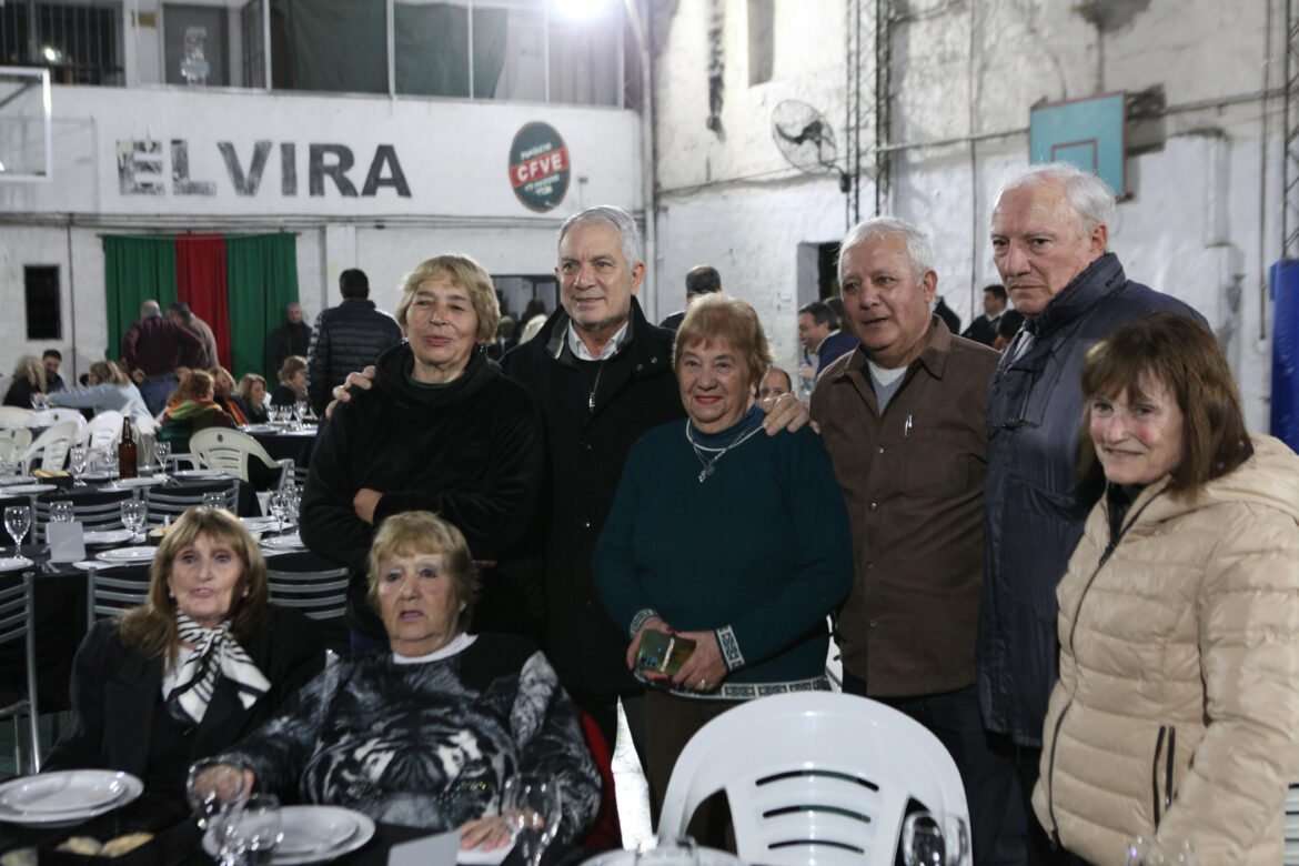 Alak participó de la cena por el 87° aniversario del Centro de Fomento Villa Elvira