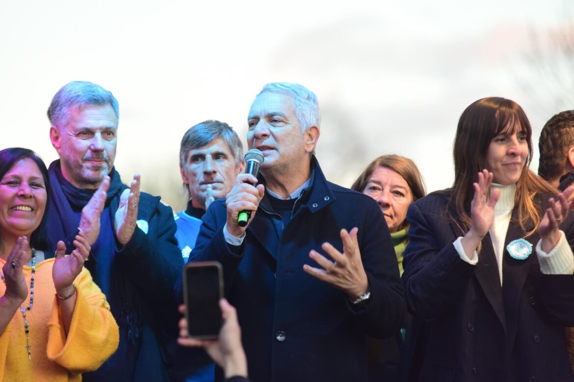 Alak cerró la campaña de Fuerza Patria La Plata: «Este domingo hay que votar por la ciudad»