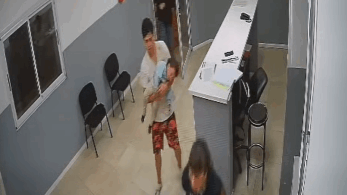 Villa Elisa: policías lograron reanimar a un bebé en plena guardia y evitaron una tragedia