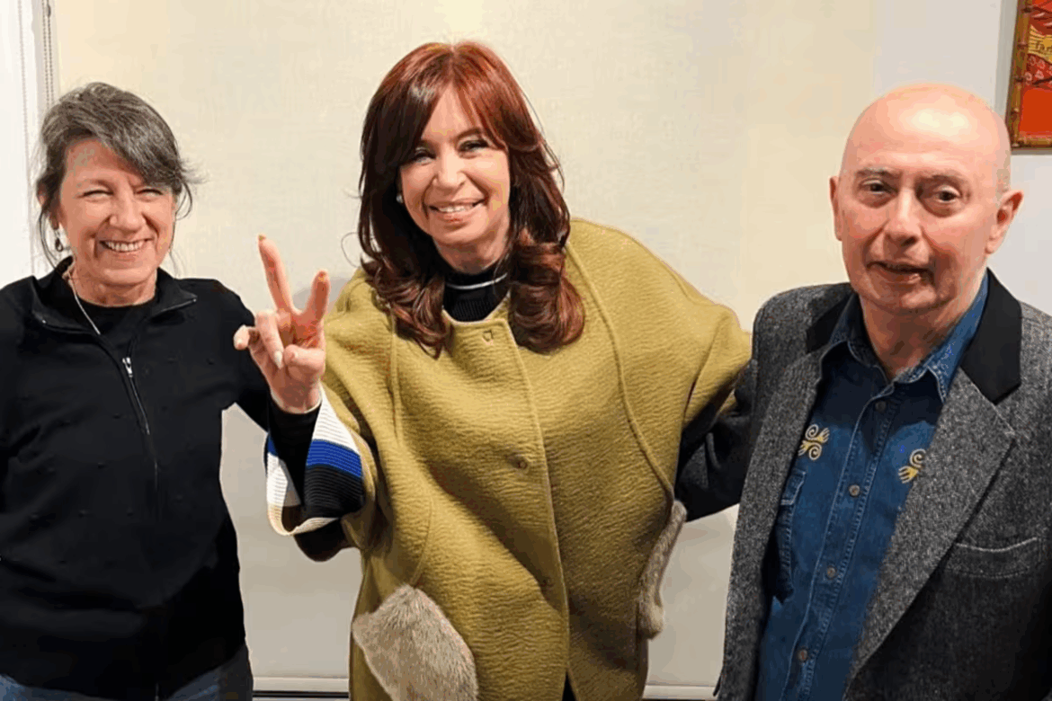 Con una foto de Cristina y el Indio Solari, Máximo Kirchner habló de la “proscripción” de su madre